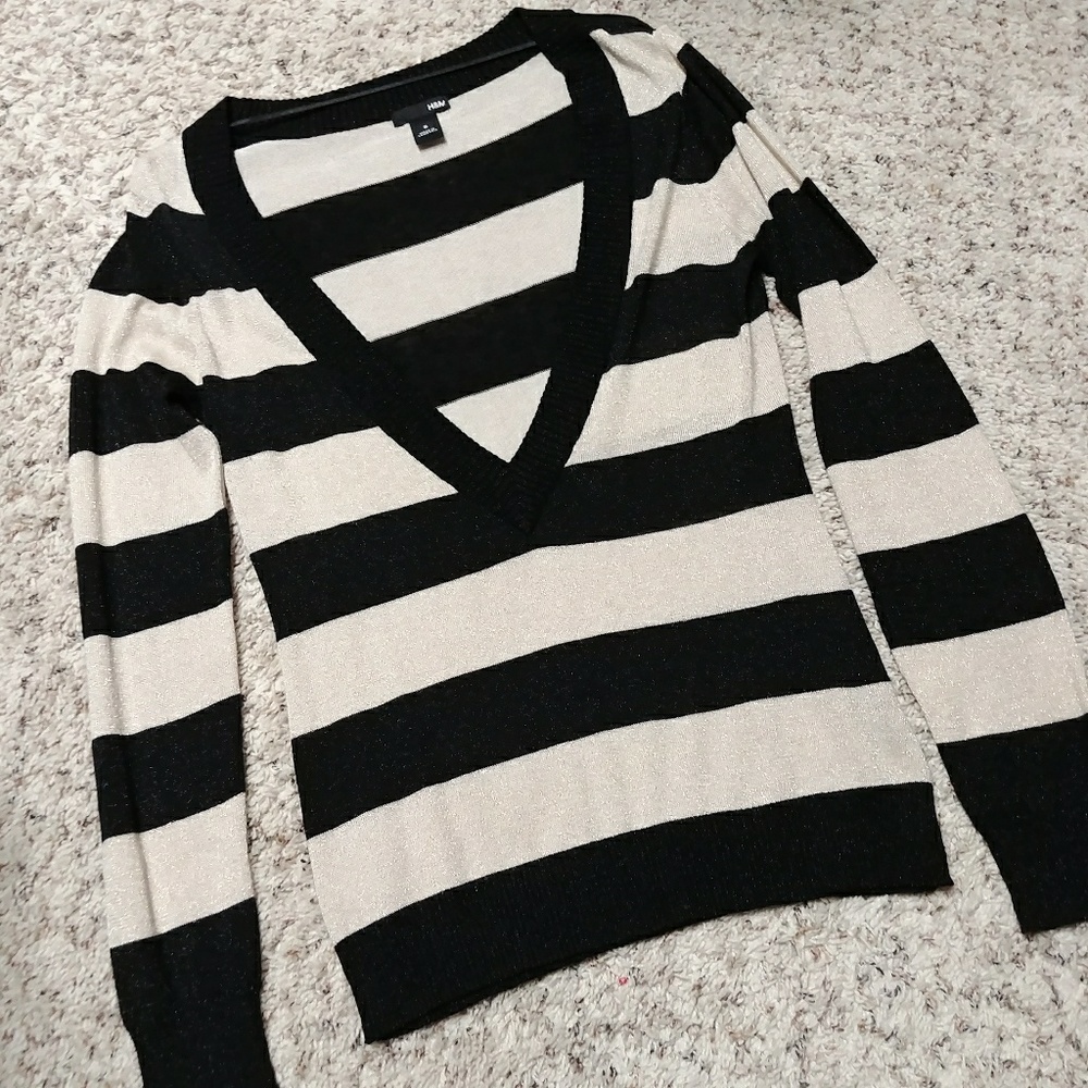 H&M black and gold shimmery v-neck sweater S